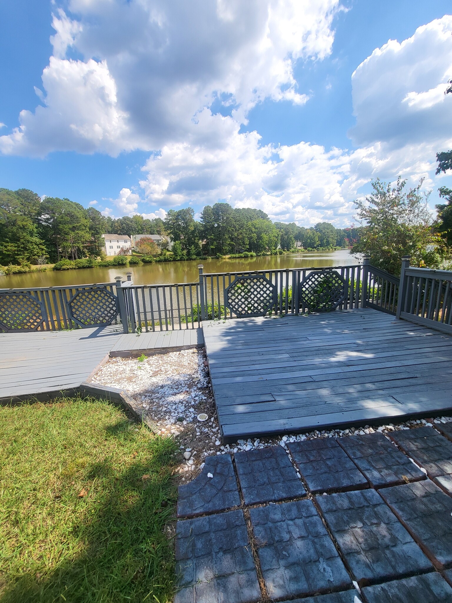 Building Photo - 7700 Lakeshore Ct