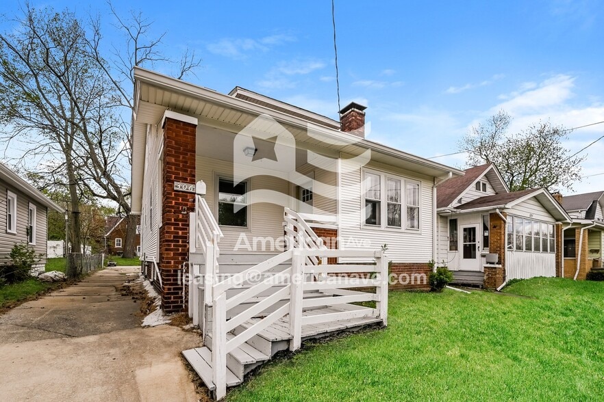 Building Photo - 306 E Virginia Ave