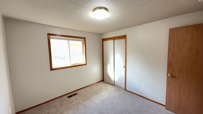 Building Photo - 3 Bedroom 1.5 Bath Home Fenced Yard, Shed & Garage