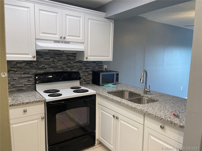 Building Photo - 16465 NE 22nd Ave