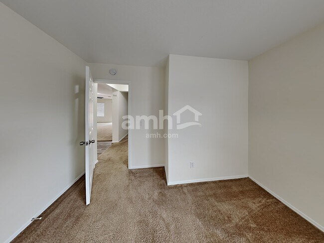 Building Photo - 3631 E Foxtrotter Rd
