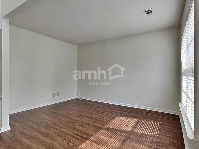 Building Photo - 105 Bay Hill Dr