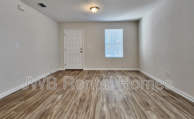 Building Photo - 7914 Pipit Ave