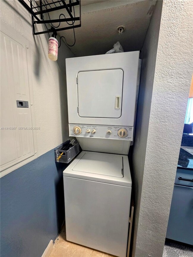 Building Photo - 1625 Kennedy Cswy