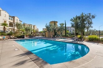 Building Photo - Stylish Three-Story Townhome with Private Courtyard & Pool Access