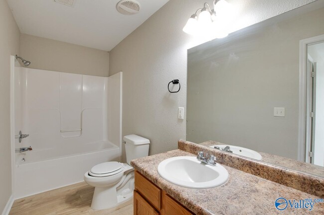 Building Photo - 102 Whitestone Dr NE