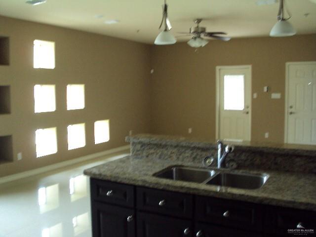 Building Photo - 11 W Daffodil Ave