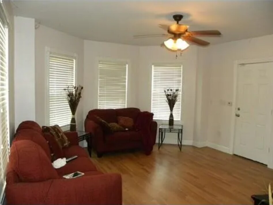 Building Photo - 85 Seymour St