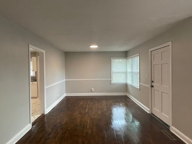 Building Photo - 909 Sandalwood Dr