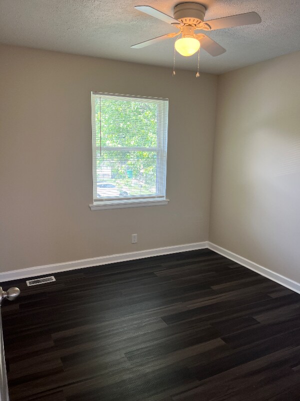 Building Photo - 6610 Vandre Ave