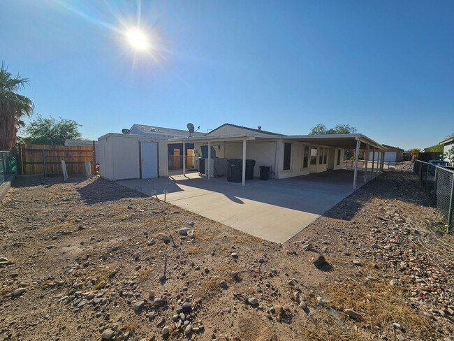 Building Photo - Large 3 bed/2 bath manufactured home in de...