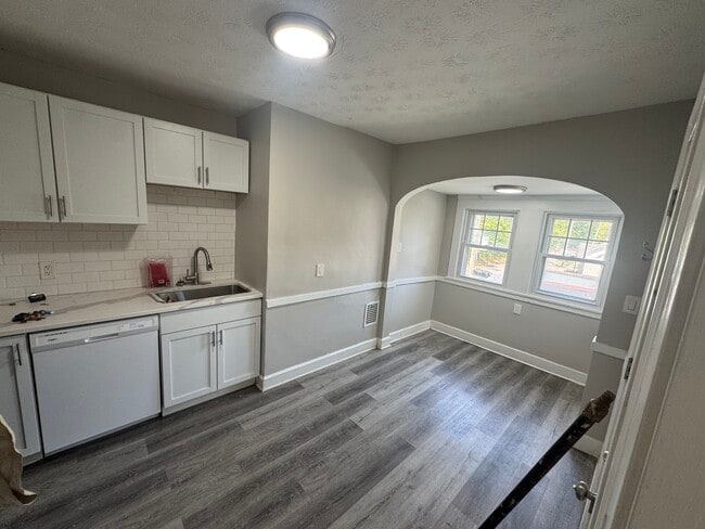 Building Photo - 1335 West Blvd