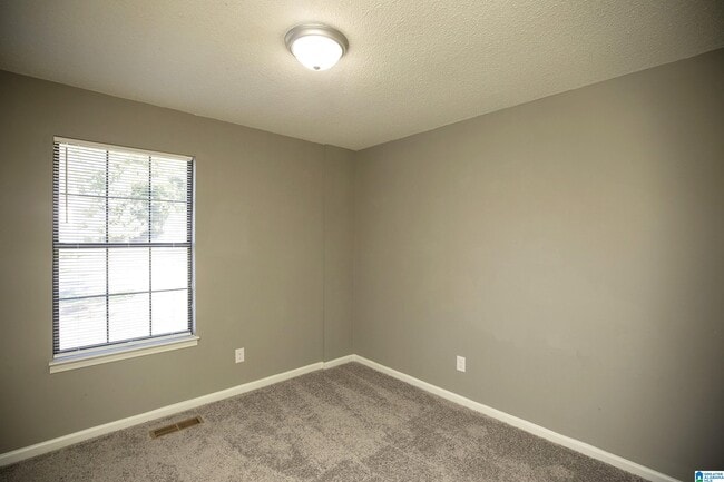 Building Photo - 2392 Zinnia Dr
