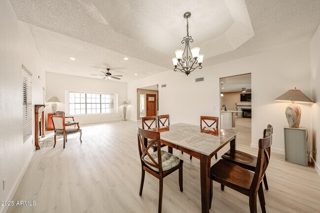 Building Photo - 5440 W Beryl Ave