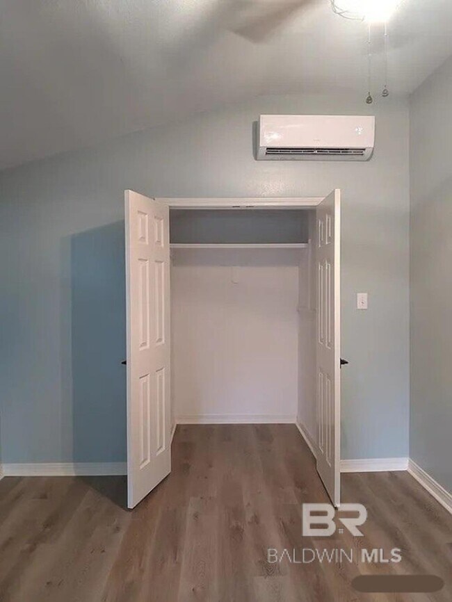 Building Photo - 31 Lake Shore Dr