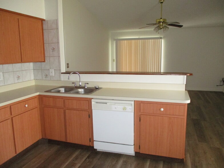 Building Photo - 3006 Annadale Cir