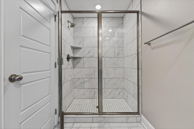 Building Photo - Pet Friendly Three Bedroom!