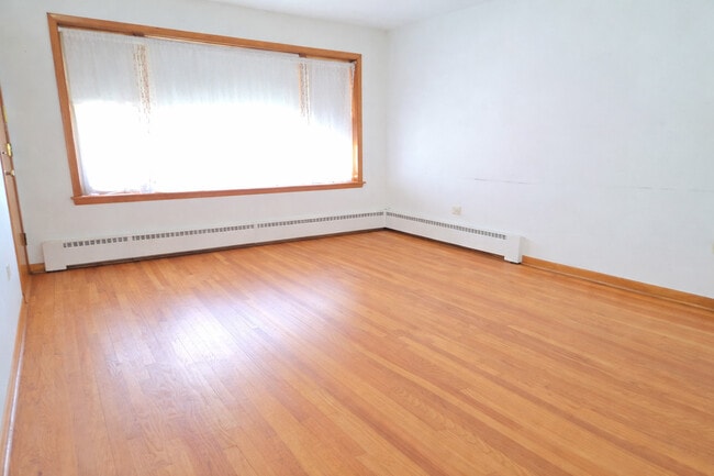 Building Photo - 7126 W Jarvis Ave