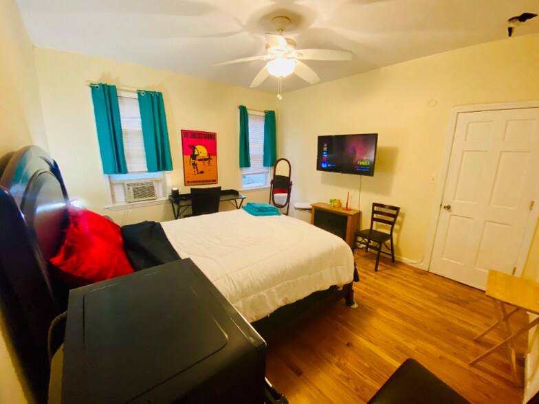 Building Photo - 20 Vineyard Ave