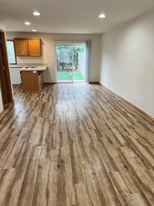 Building Photo - Beautiful Home with LVP Flooring, W/D, Garage, Back Yard, and MORE!