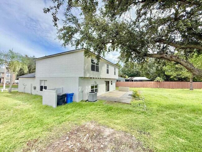 Building Photo - 13046 Waterbourne Dr