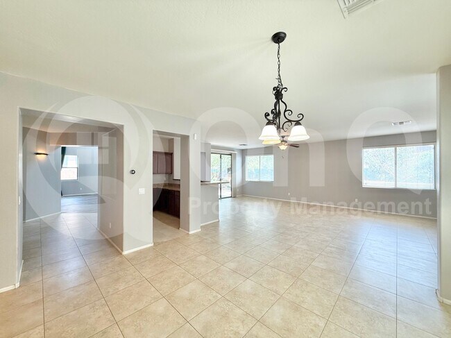 Building Photo - 4413 E Odessa Dr