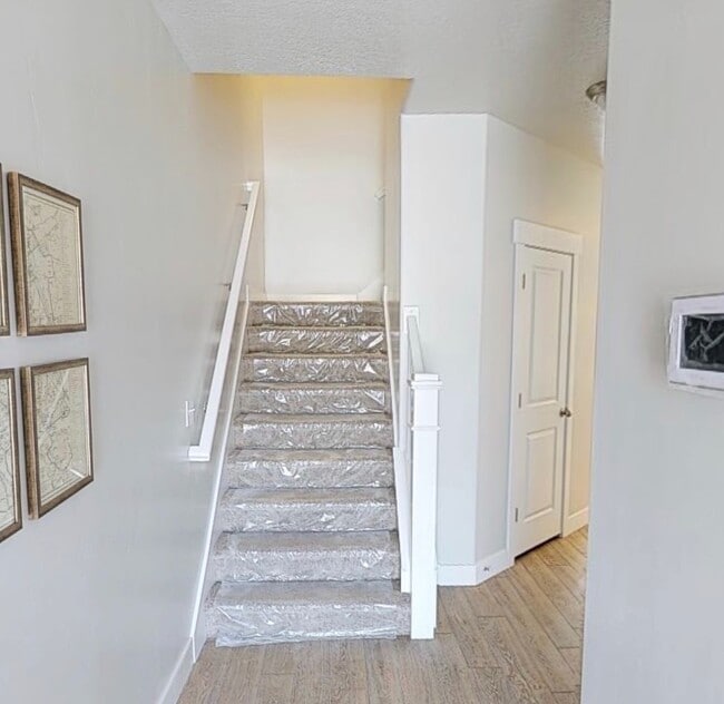 Building Photo - Luxury Townhome For Rent - Four Bedrooms!!