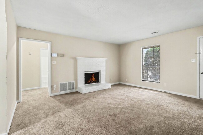 Building Photo - 3 Bedroom 2 Bathroom House