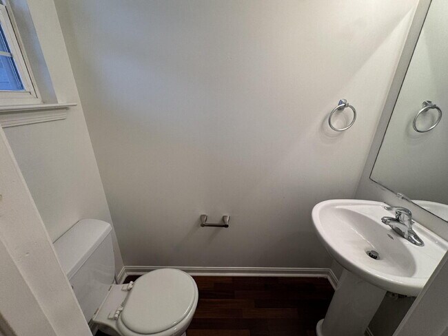 Building Photo - 112 Hawk Ct