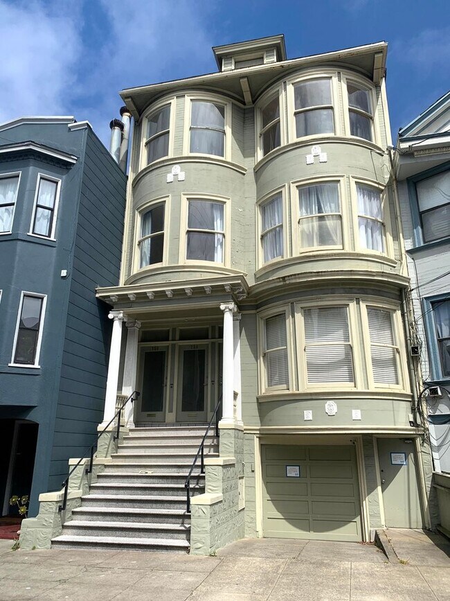 Primary Photo - 756-758-758 8th Ave