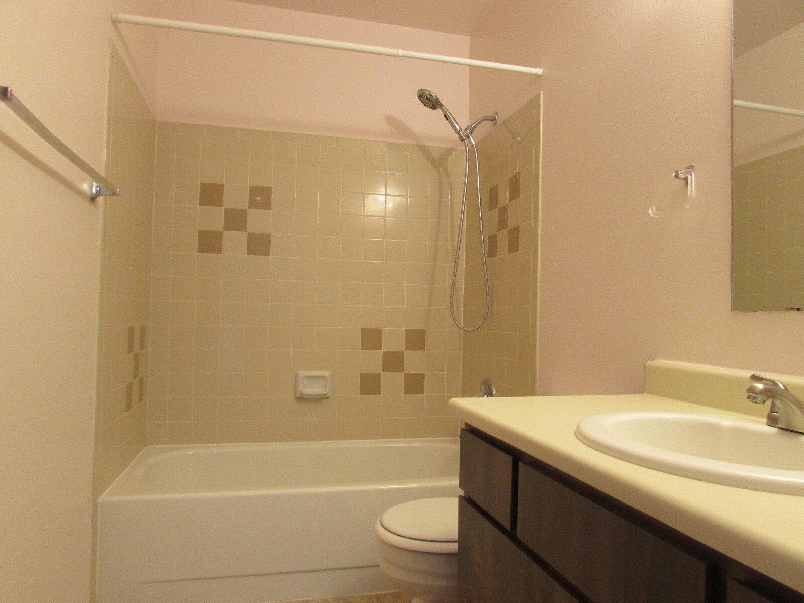 Building Photo - 517 28 1/2 Rd