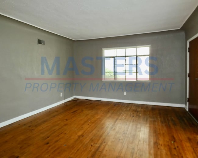 Building Photo - 2 Bed 1 Bath House