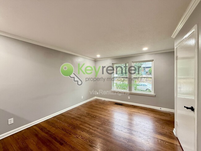 Building Photo - 904 Tremont St