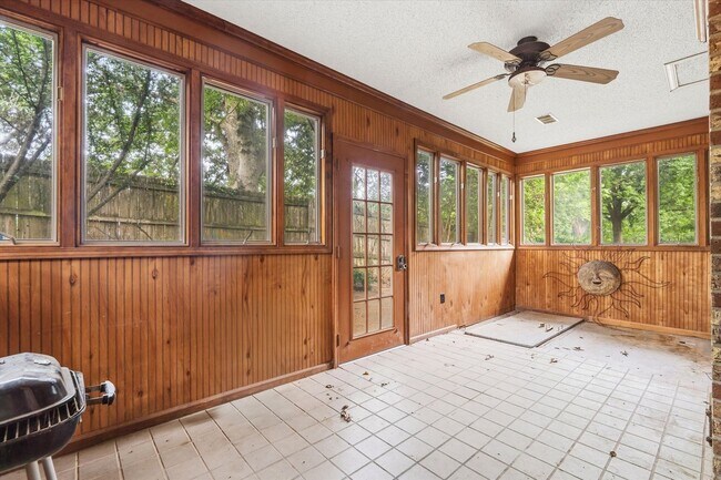 Building Photo - 4-BED, 2-BATH ALL-BRICK HOME NEAR JONESBORO COUNTRY CLUB!