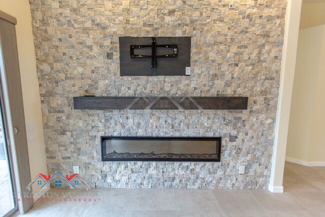 Building Photo - 9562 E Cavalry Dr