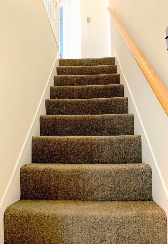 Building Photo - 98 Bristol Rd