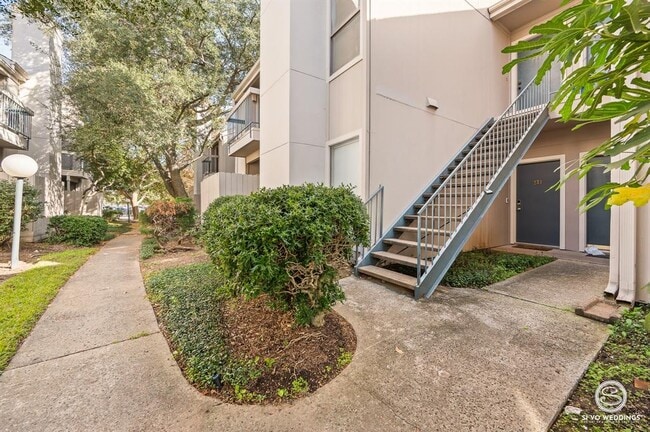 Primary Photo - 7950 N Stadium Dr