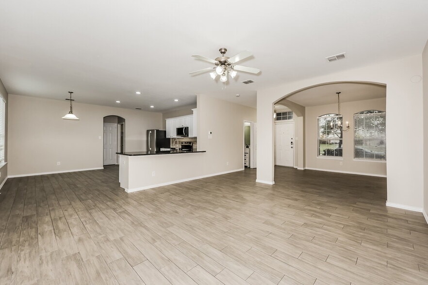 Building Photo - 2020 Natchez Dr