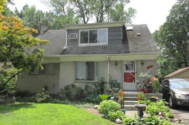 Primary Photo - 445 W Breckenridge St