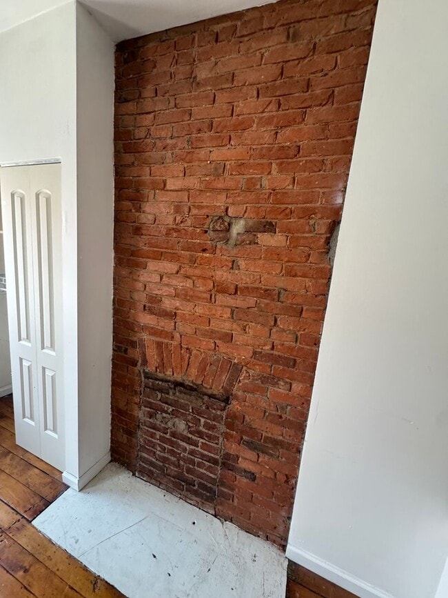 Building Photo - 2br Bloomfield townhome