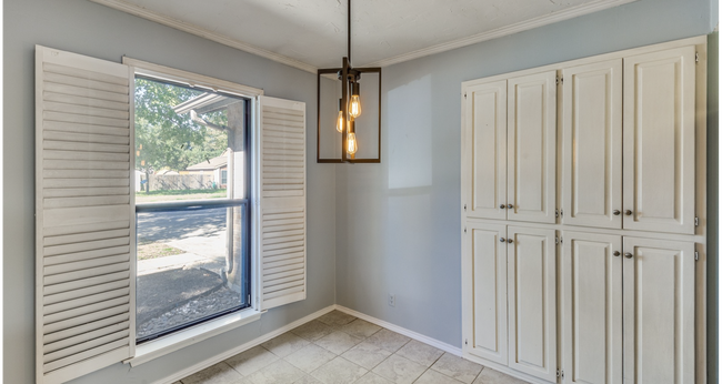 breakfast nook - 3602 Quiet Meadow St