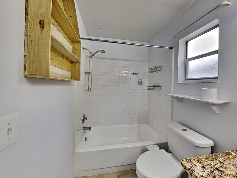 Building Photo - 1118 Vista Palma Way