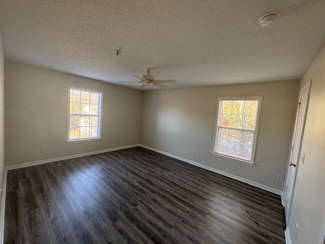 Building Photo - ****** $200 OFF FIRST FULL MONTH OF RENT ******