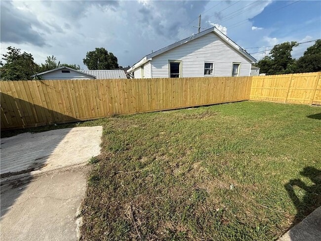 Building Photo - 2300 Delille St
