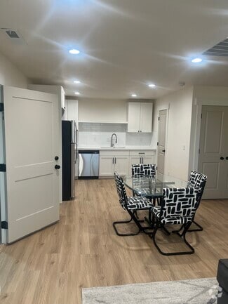 Building Photo - 2027 S Dunn Dr