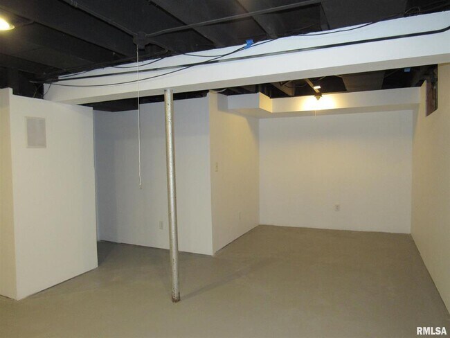 Building Photo - 1126 W Lombard St