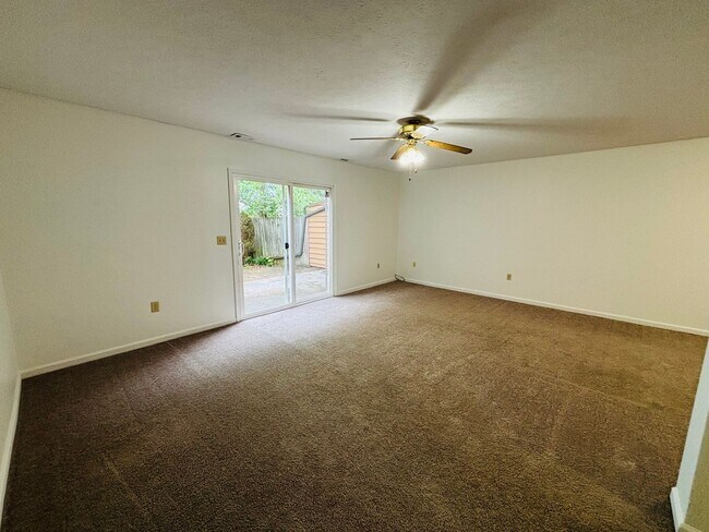 Building Photo - 931 Lora Ln