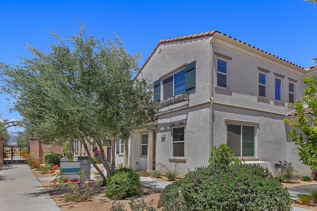 Building Photo - Lux Townhome 4 Bed 3 Bath 2 Car Garage in Spanish Walk