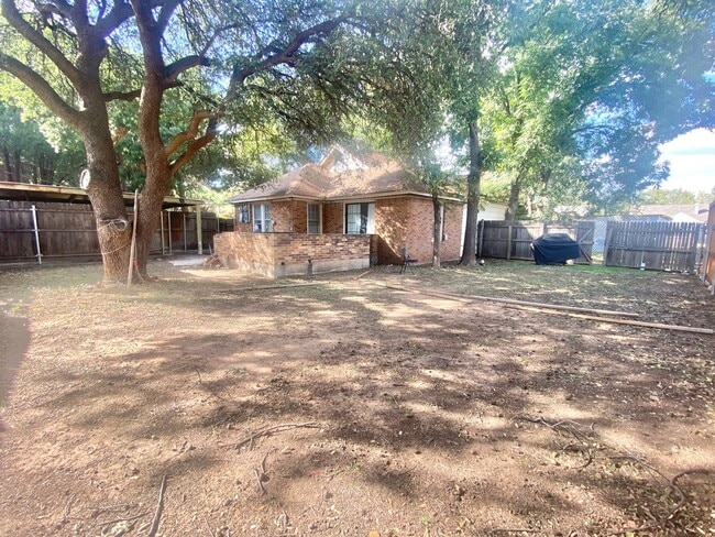 Building Photo - 3 bed and 2 bath Now Available in Tech Terrace