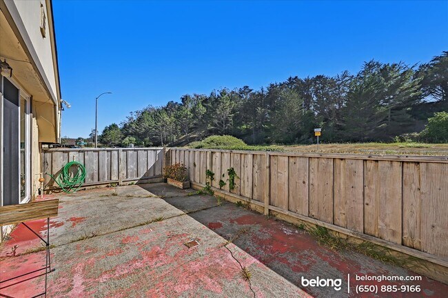 Building Photo - 3700 Athy Dr